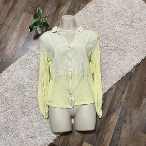 Lucky Brand Size Medium Yellow Collared V-Neck Roll Tab Sleeves Button Down Top